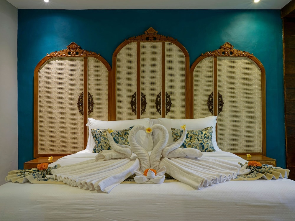 Suite - Photo 11