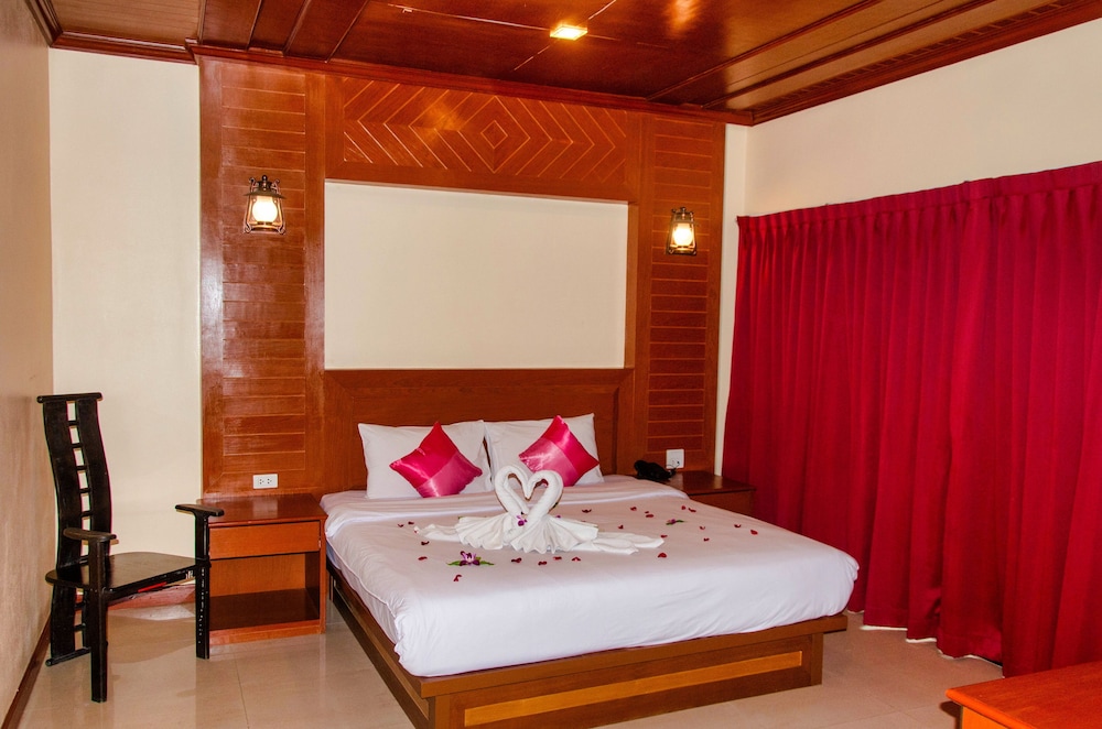 Deluxe Quadruple Room - Photo 11