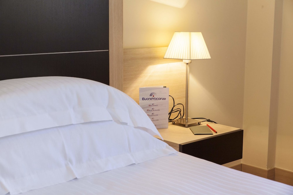 Classic Double or Twin Room, 1 Bedroom, Ensuite, City View photo 2