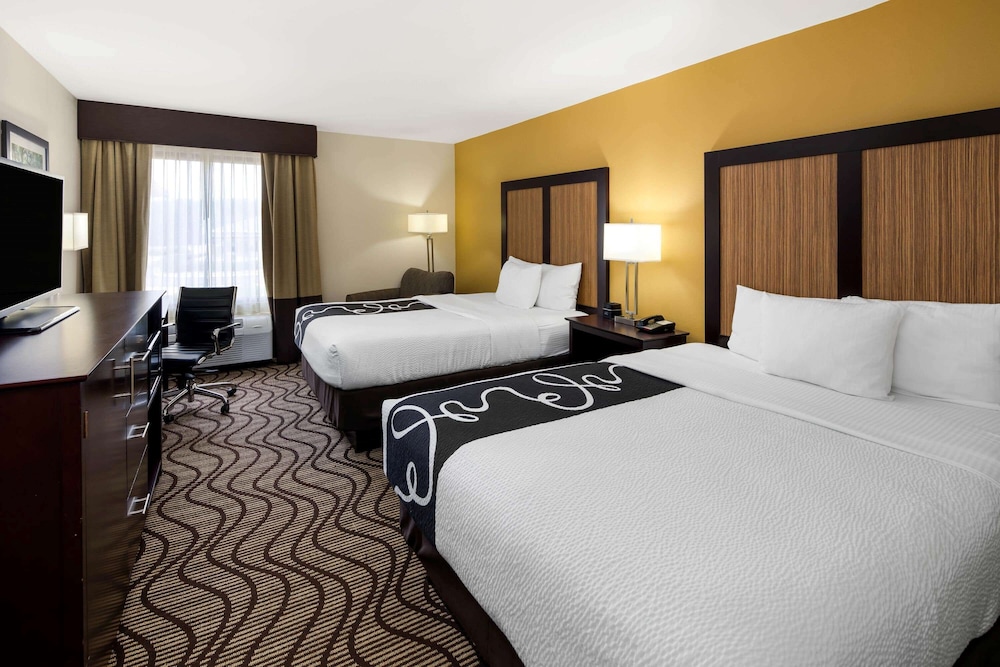 Deluxe Room, 2 Queen Beds, Non Smoking - Photo 1