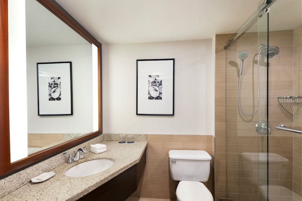 Traditional Room, 2 Queen Beds, City View (Balcony) - Photo 4