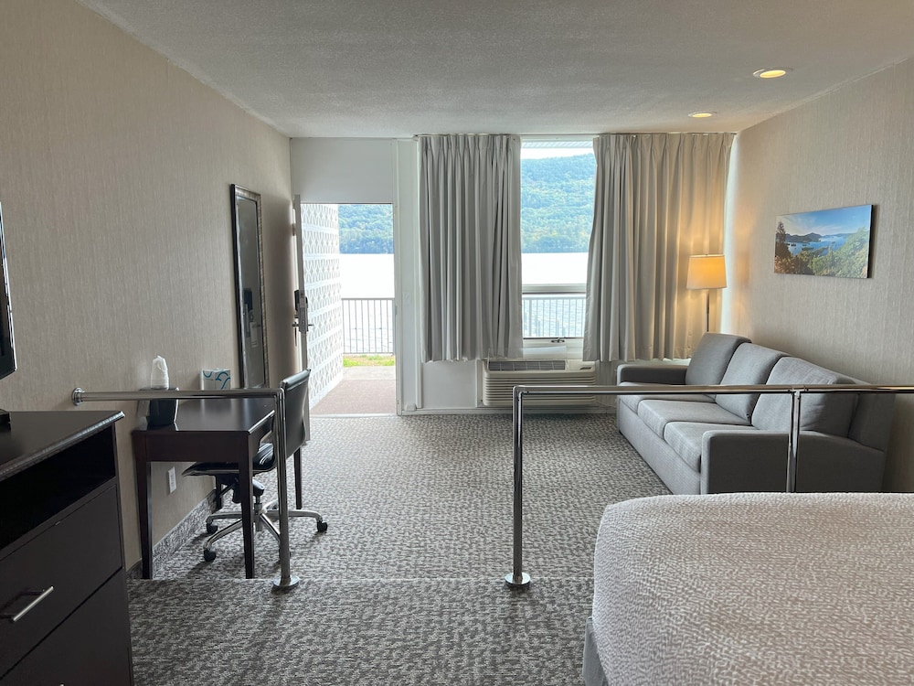 Lakefront Room 1 King Bed - Photo 2