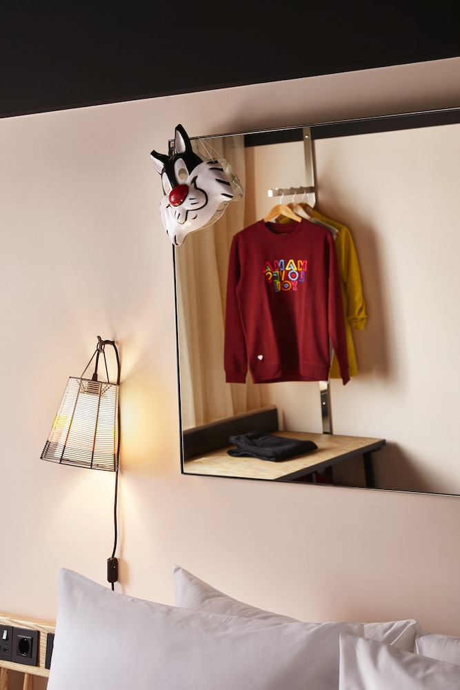 Double Room, 1 Queen Bed (Large Mama) photo 1