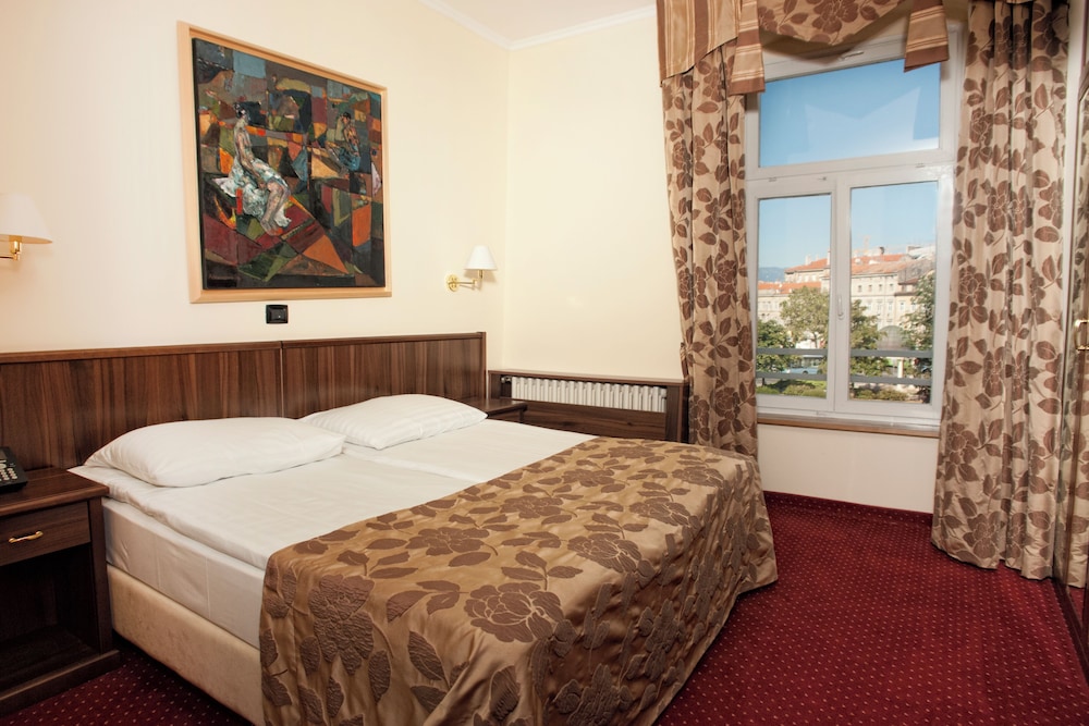 Standard Suite - Photo 2