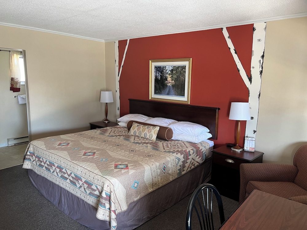 Pine, Standard Room, 1 King Bed photo 1