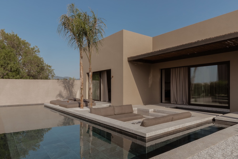 Signature Villa, Executive Level