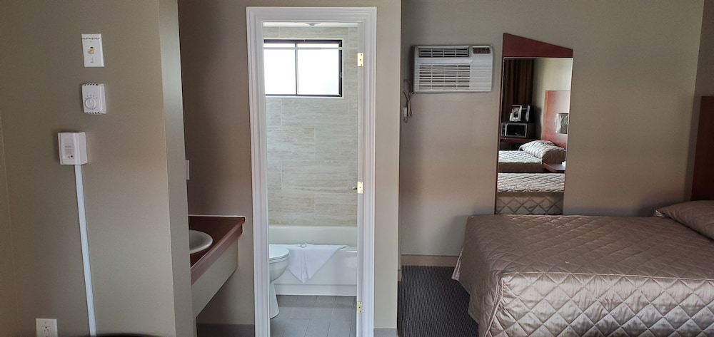 Standard Double Room, 2 Double Beds, Non Smoking photo 3