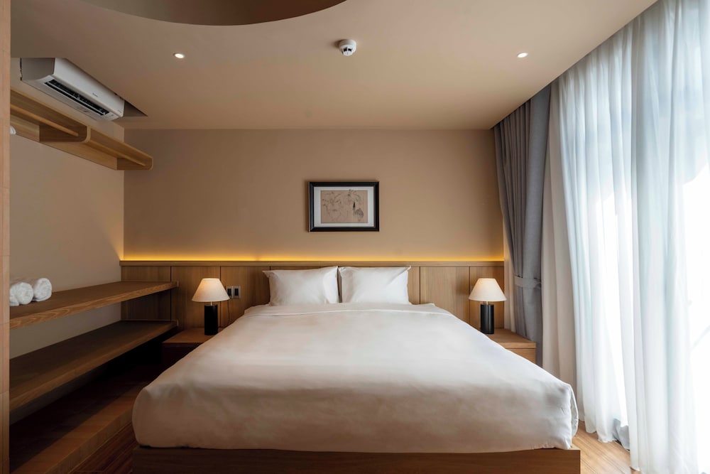 Junior Double Room, Balcony, City View