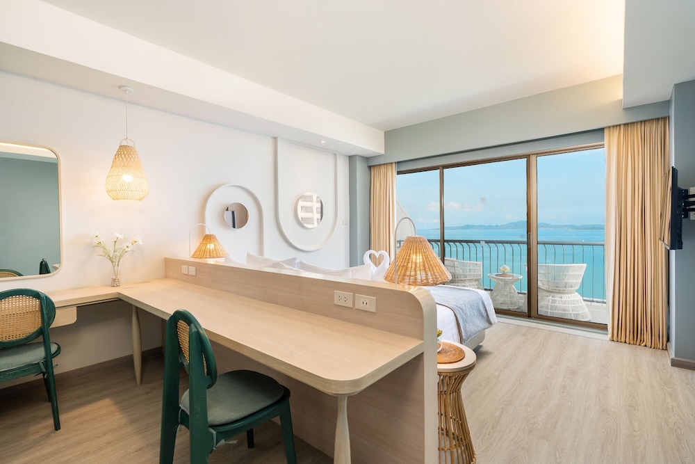 Premium Ocean Facing - Photo 1