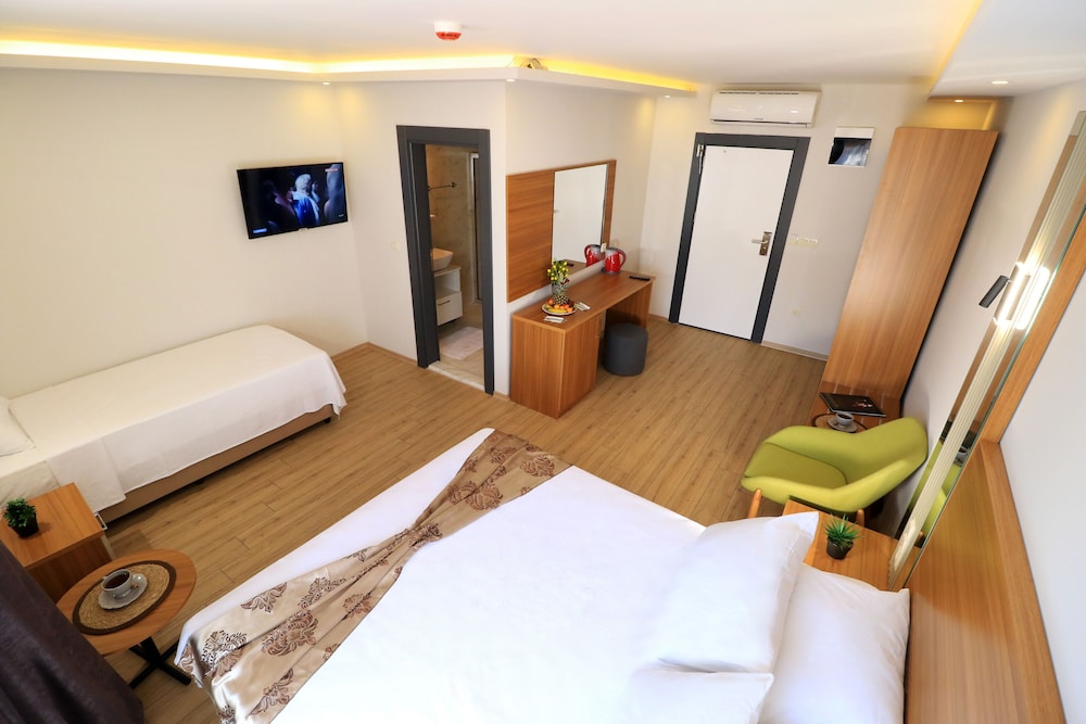 Deluxe Triple Room photo 2