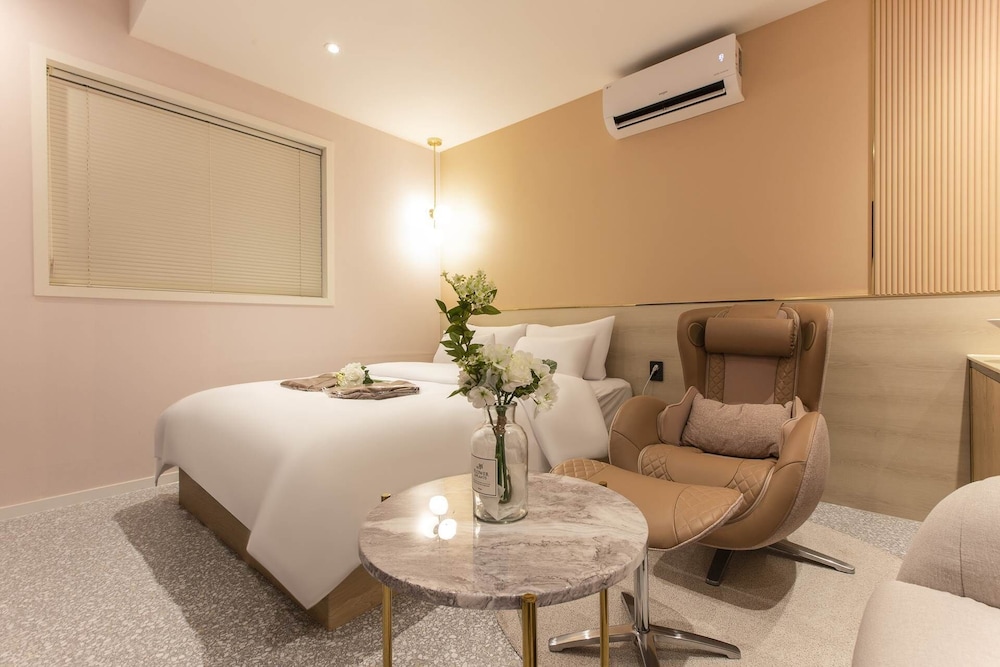Premium Room - Photo 7