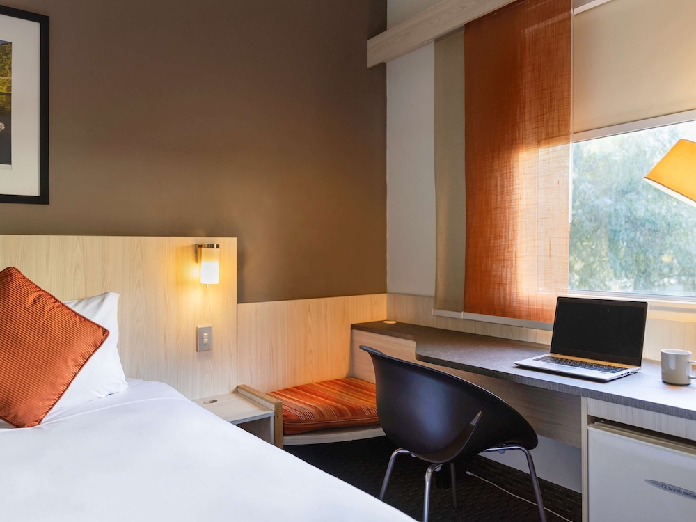 Standard Room, 1 King Bed - Photo 7