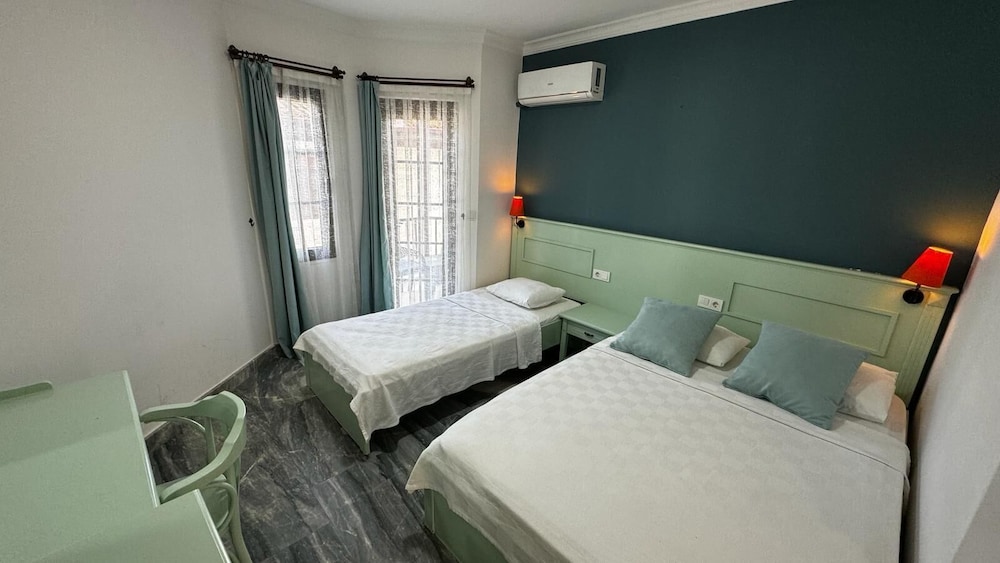 Basic Triple Room photo 1