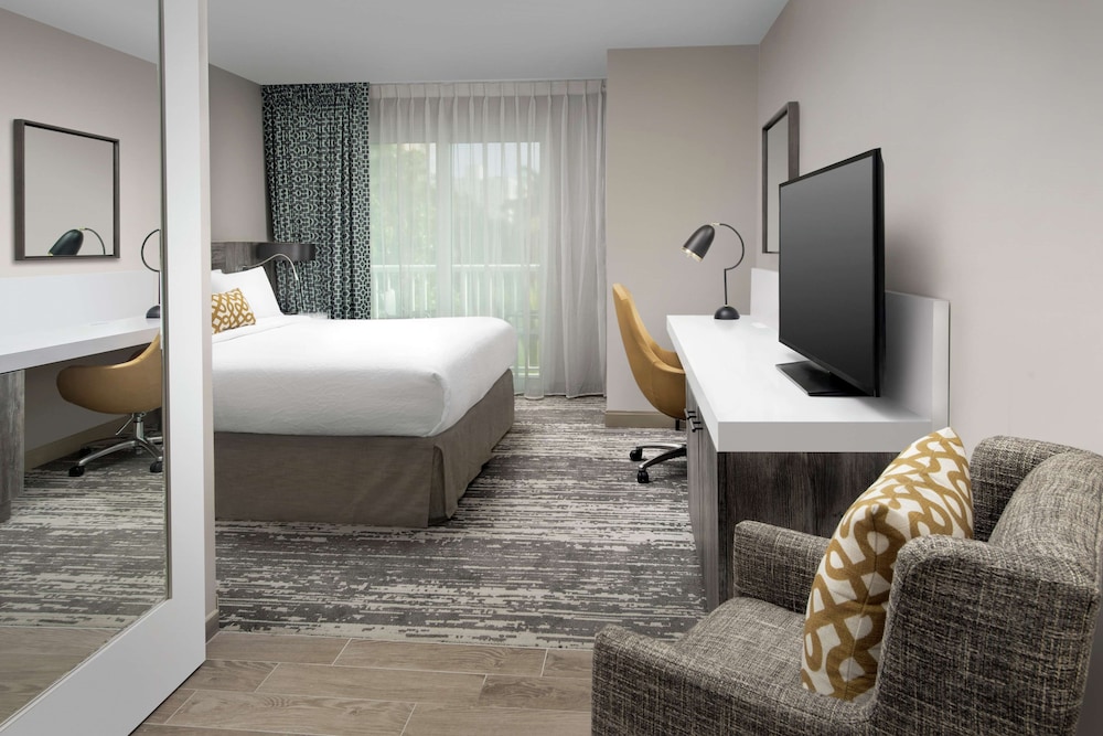 Room, 1 King Bed - Photo 4