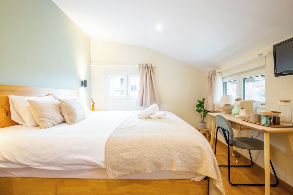 Deluxe Double Room, Garden View