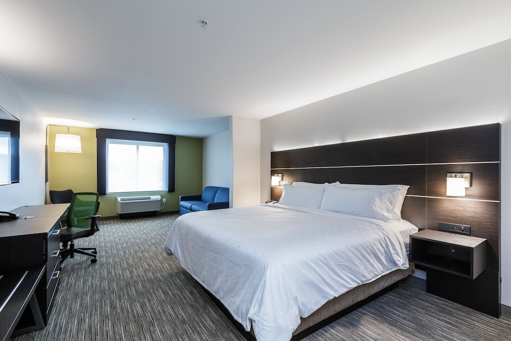 Suite, 1 King Bed, Accessible Bathtub (Accessible Tub) photo 1