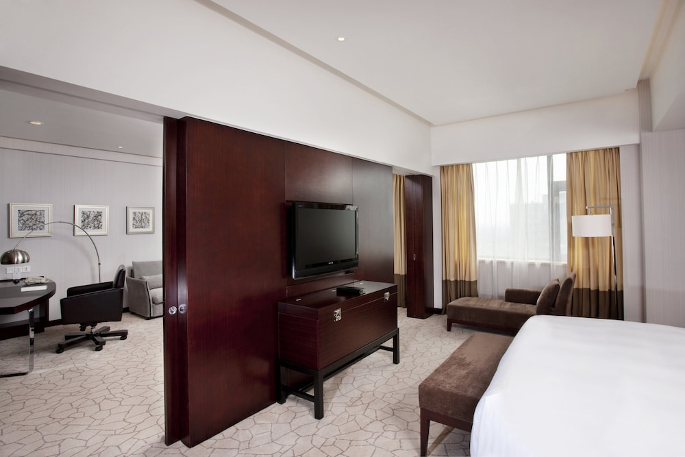 Suite, Club Lounge Access - Photo 4