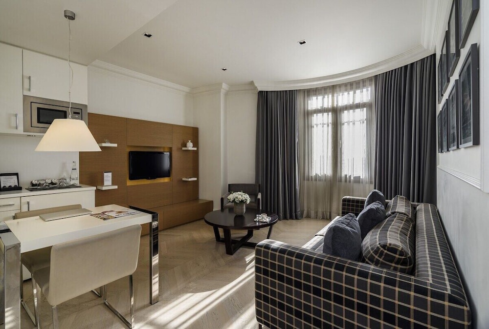 Deluxe Suite photo 3