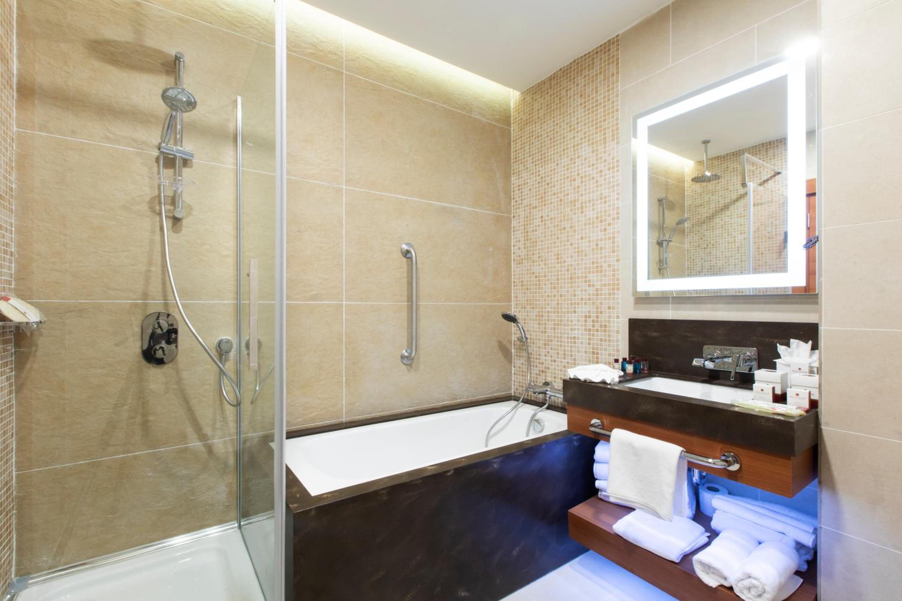 Suite with City View - Photo 6