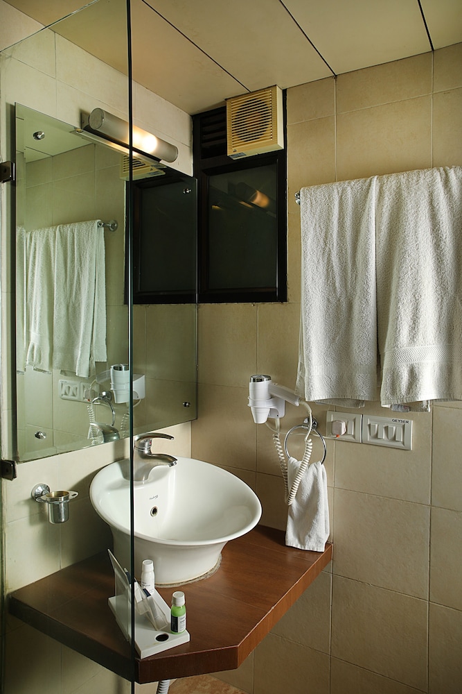 Suite Room - Photo 9