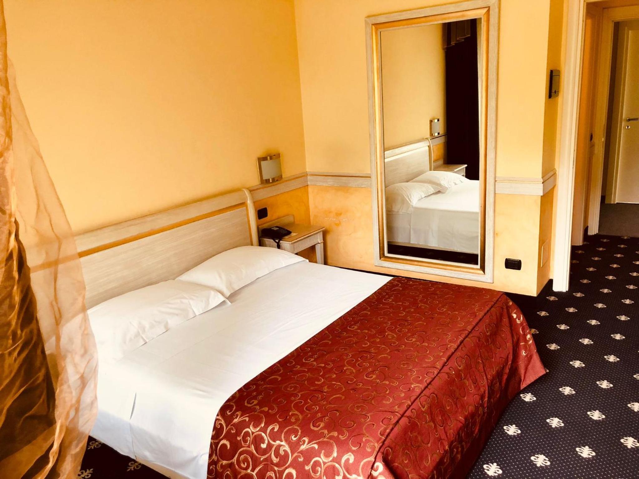 Large Double Room - Photo 14