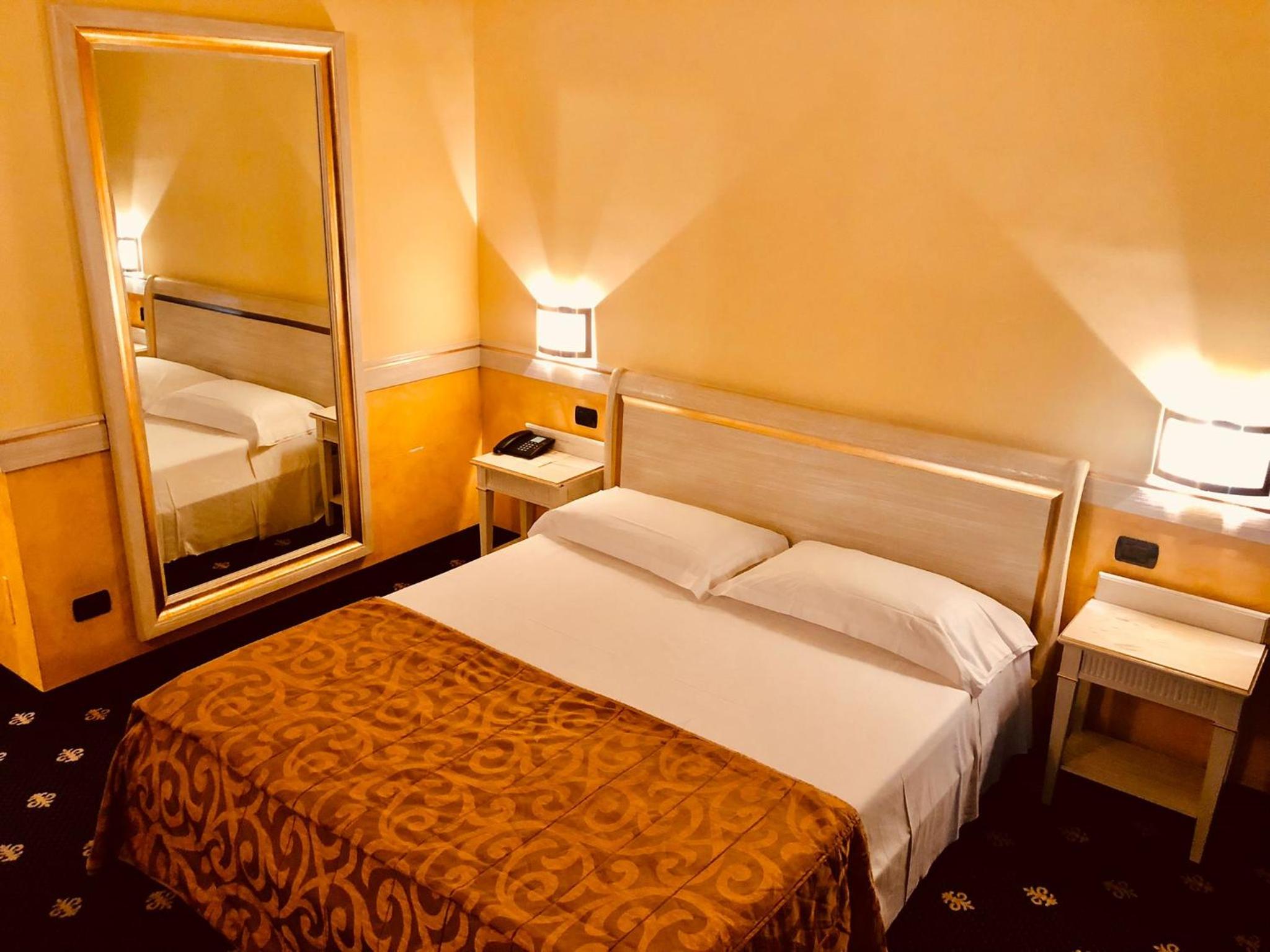 Large Double Room - Photo 23