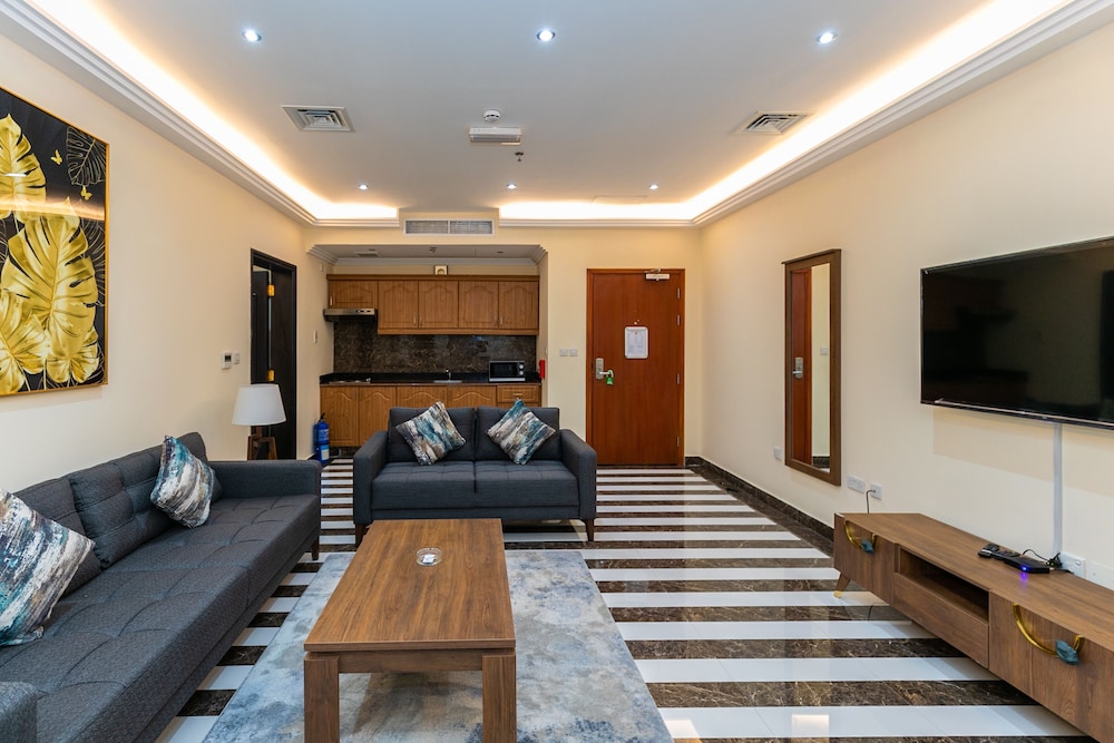 One Bedroom Deluxe Apartment - Photo 5