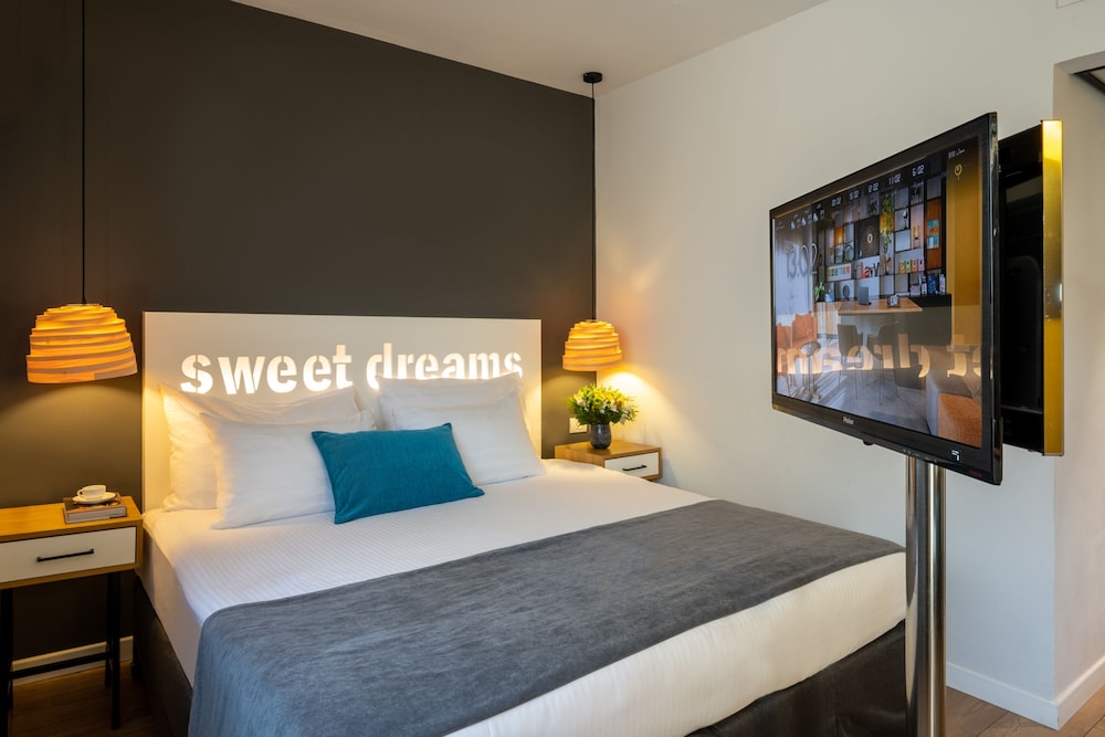 Superior Room, City View