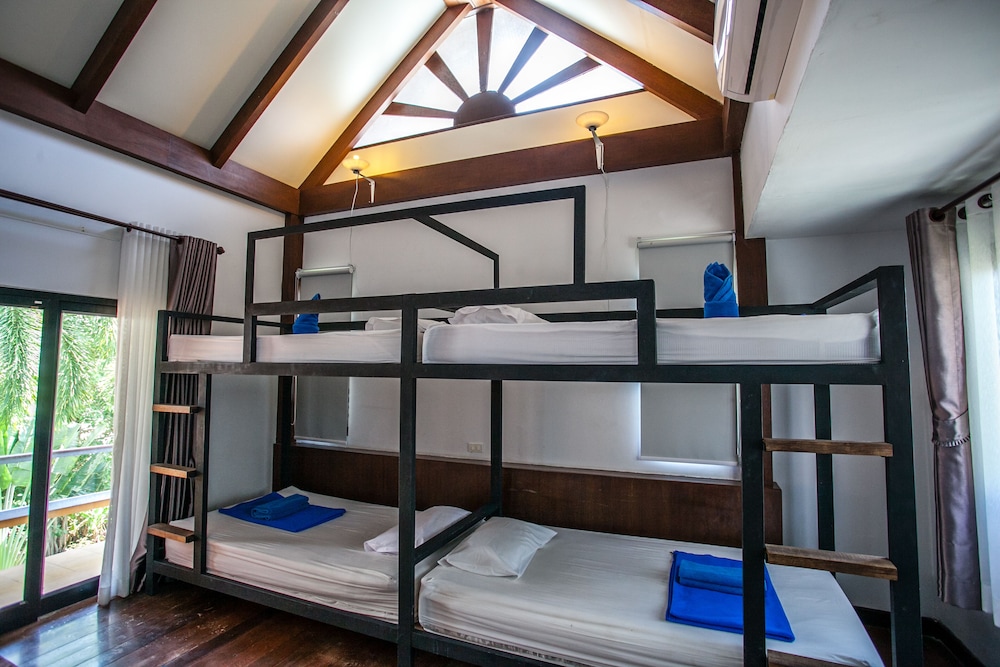 Quadruple Room with Bunk Bed photo 3