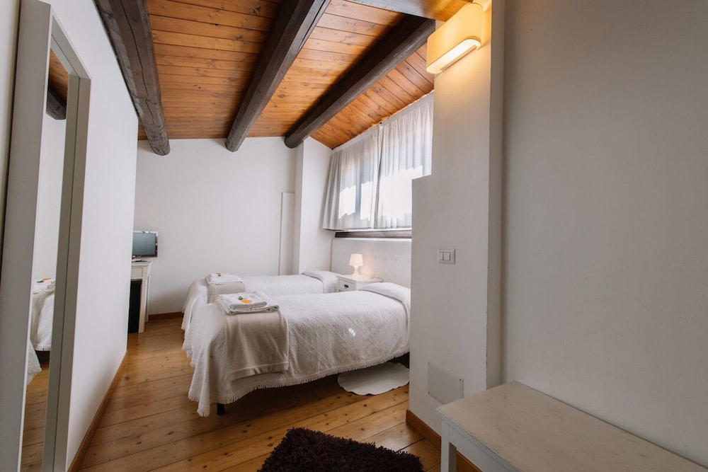 Double or Twin Room photo 2