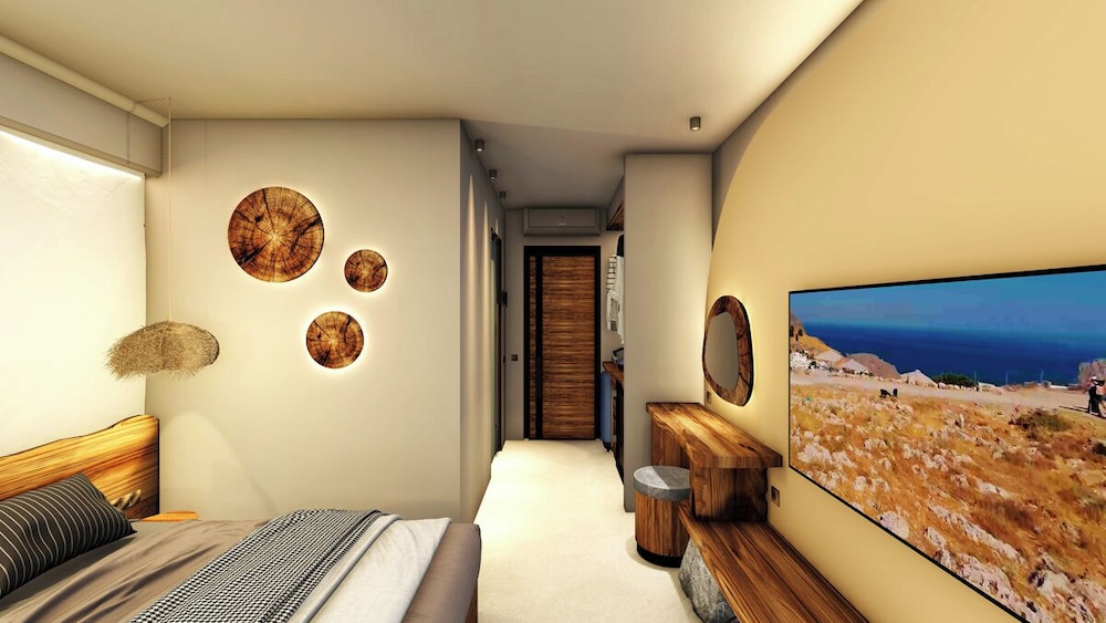 Deluxe Suite Sea View and Pool photo 2