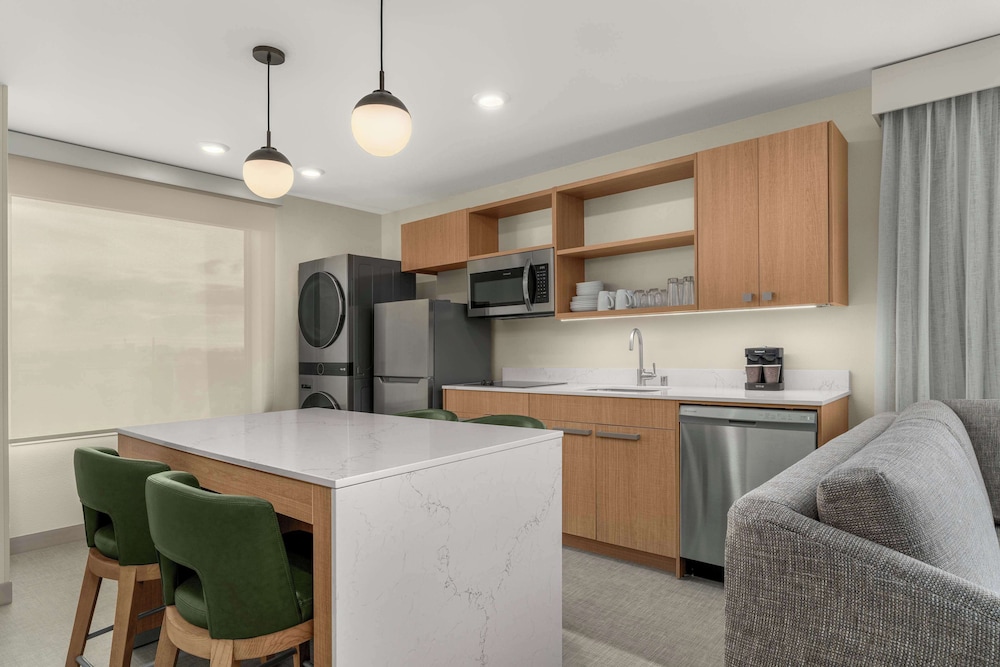 Suite, 1 Bedroom (Washer & Dryer) - Photo 4