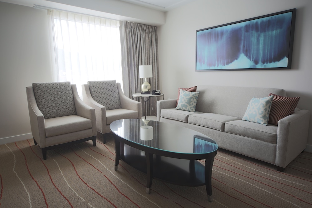 Executive Suite - Photo 3