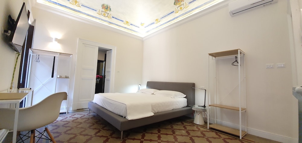 Junior Studio Suite, Balcony, Courtyard View photo 3