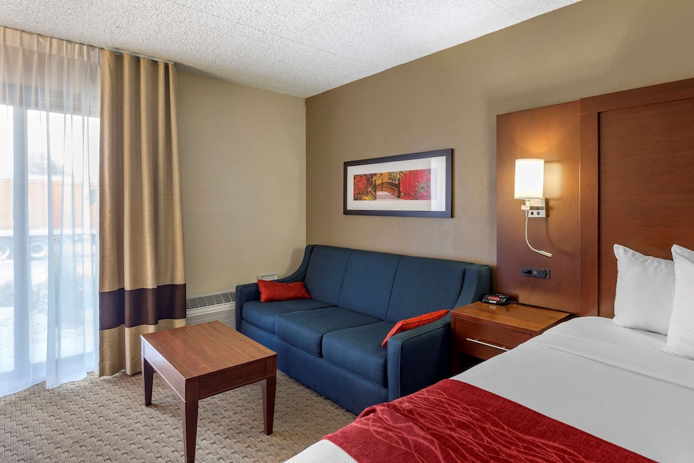 Standard Room, 1 King Bed, Non Smoking - Photo 5