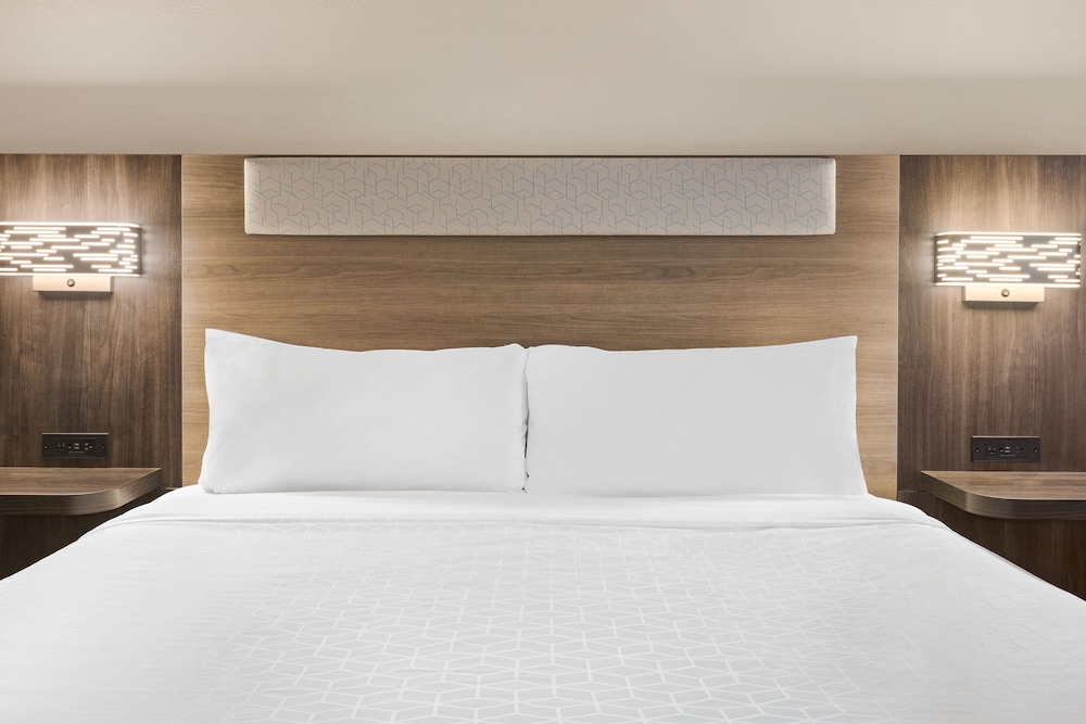 Suite, 1 Queen Bed, Accessible (Hearing) - Photo 4