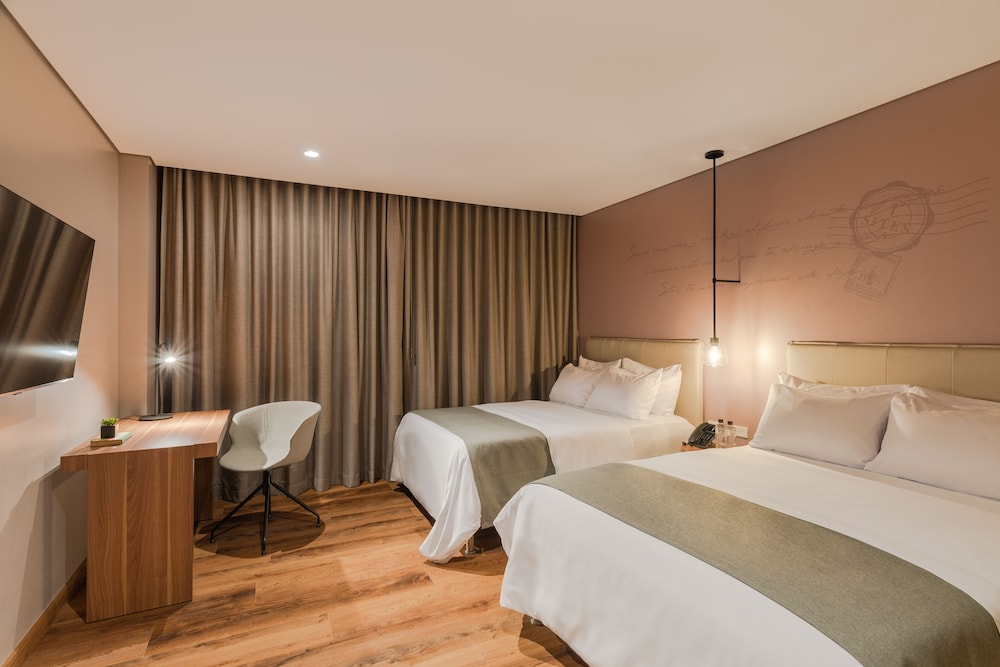 Standard Twin Room, 2 Double Beds - Photo 3