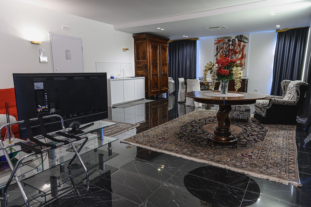 Suite (Fellini) photo 3