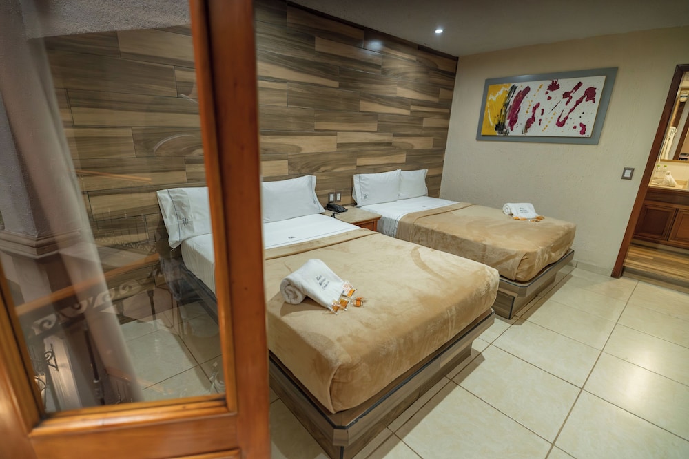 Standard Quadruple Room, 2 Double Beds photo 2