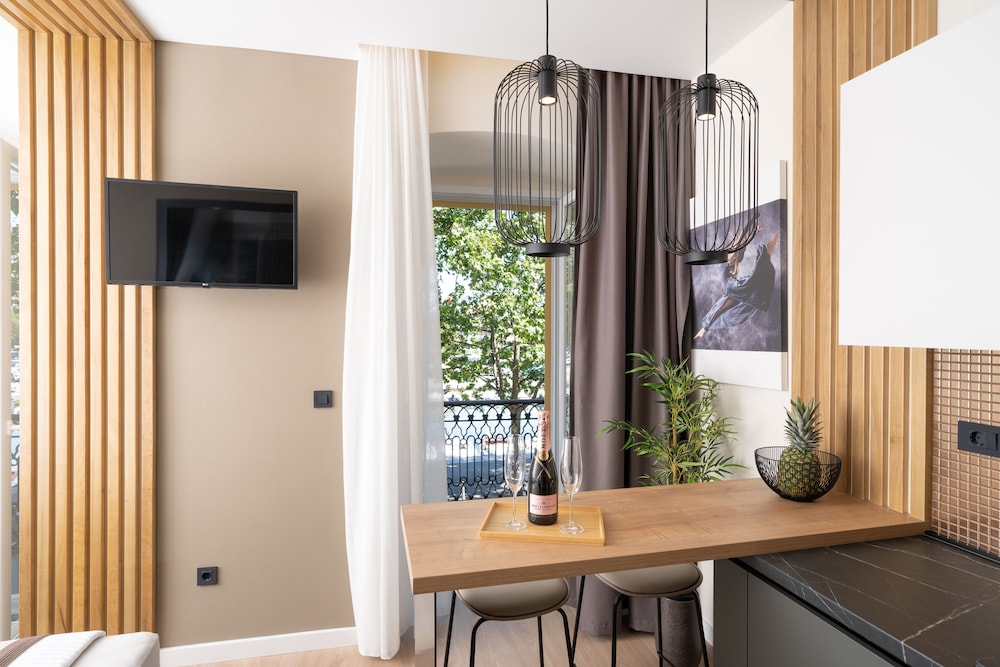Deluxe Studio Suite photo 2