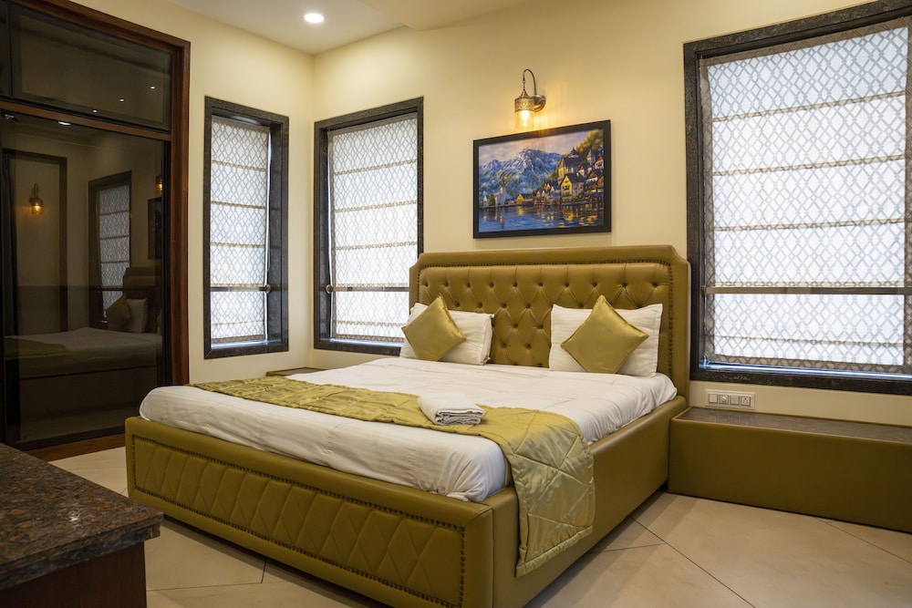 Seven Bedroom Villa photo 3