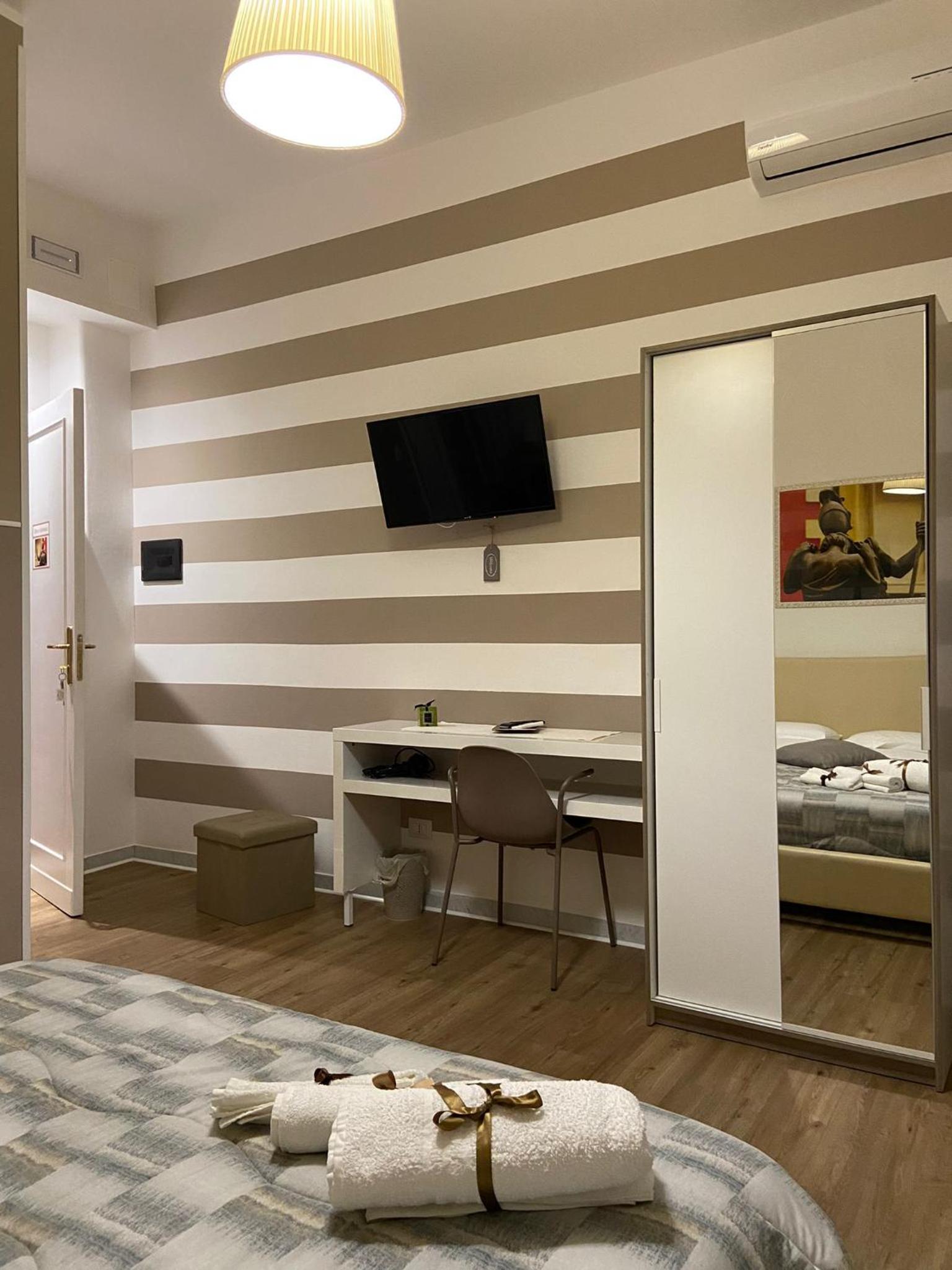 Double Room with Balcony - Photo 1