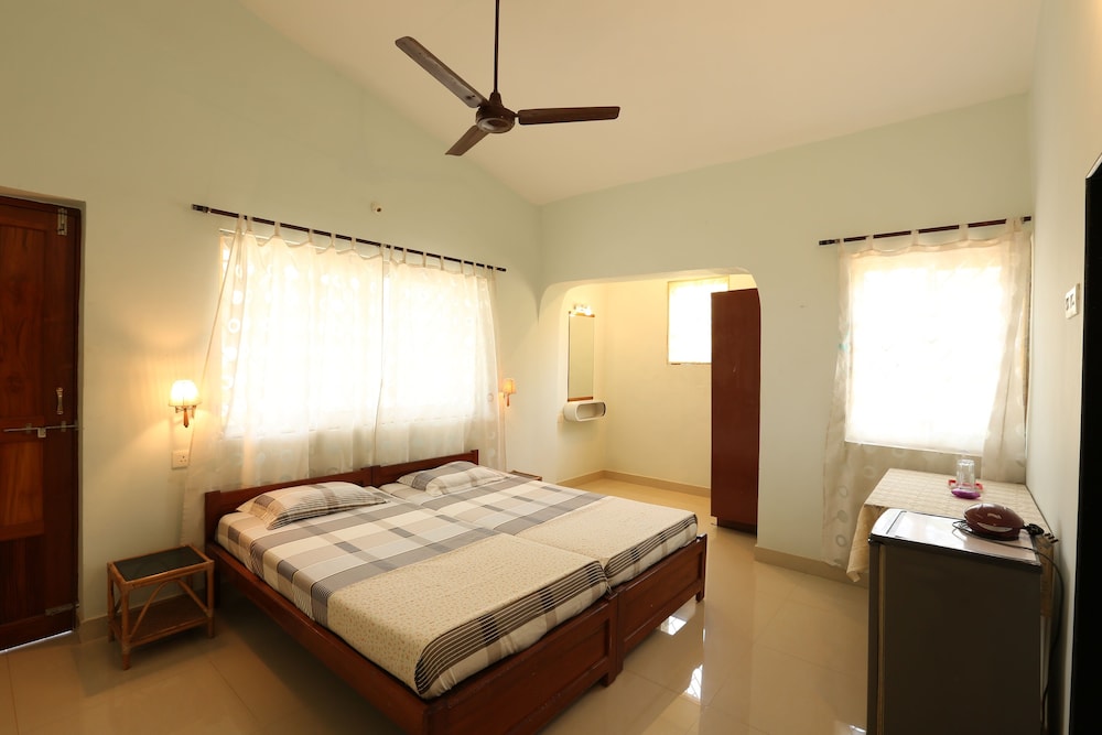 Non AC Twin Room With Balcony Upper Floor photo 1