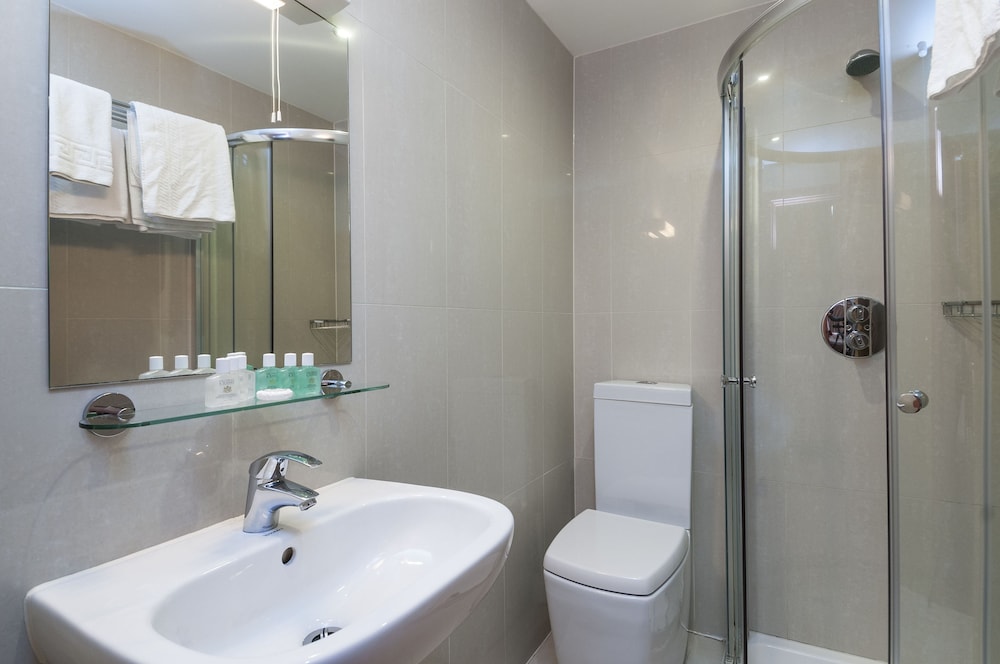 Basic Triple Room photo 2