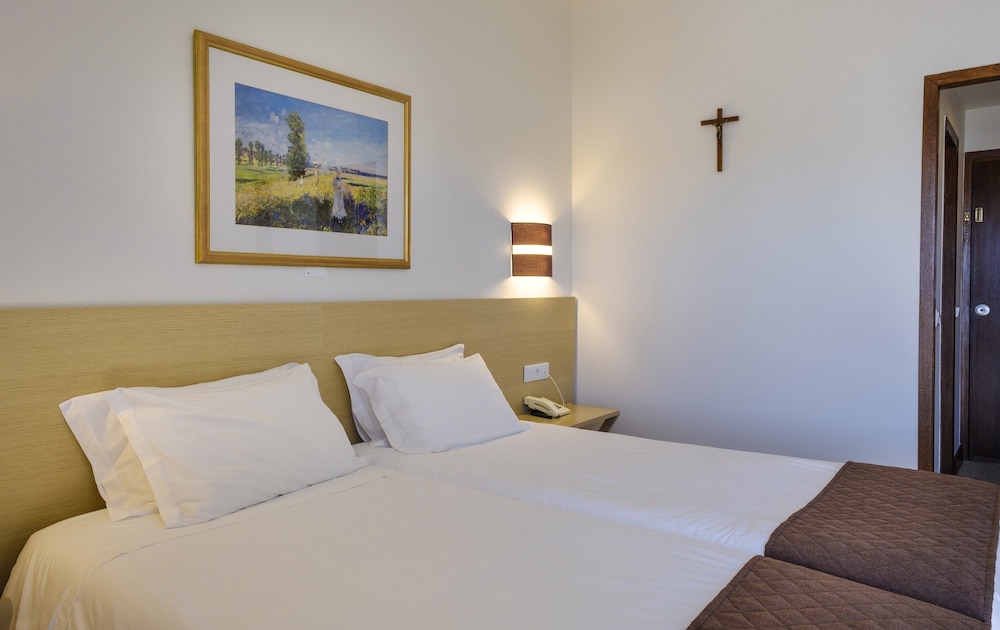 Twin Room - Photo 8