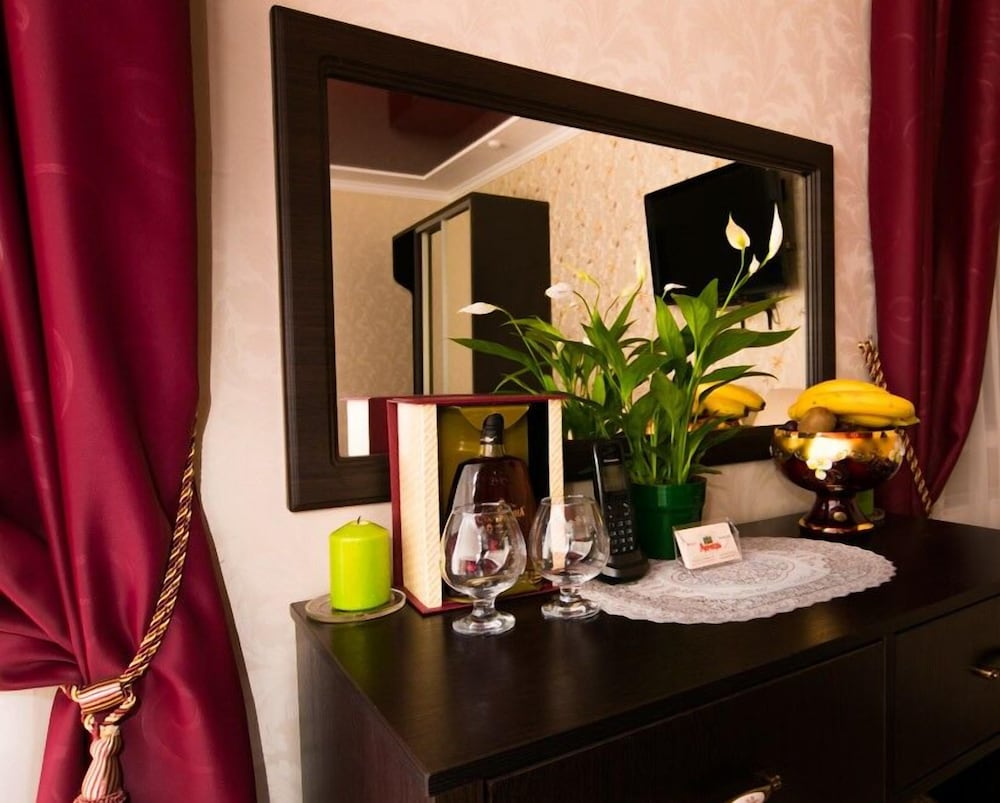 Luxury Suite, 1 Bedroom, Refrigerator, Corner photo 2