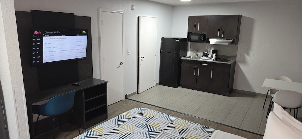 Standard Room, 2 Double Beds, Accessible, Non Smoking photo 3