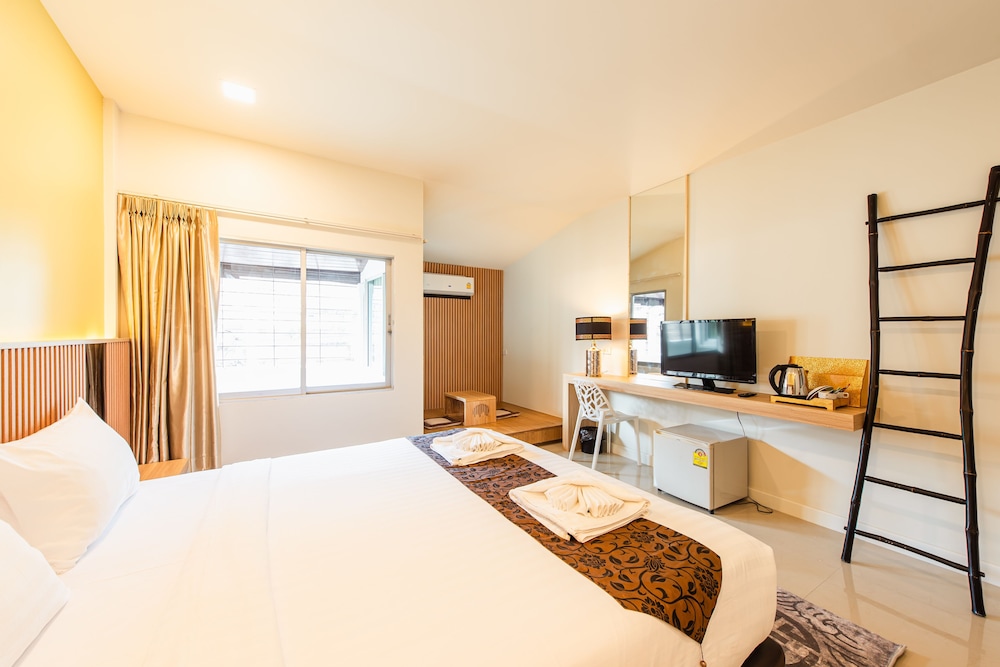 Deluxe Room (Non-smoking) - Photo 3