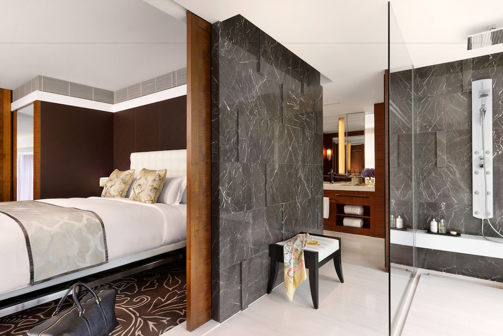 Presidential Suite, Club Lounge Access, City View