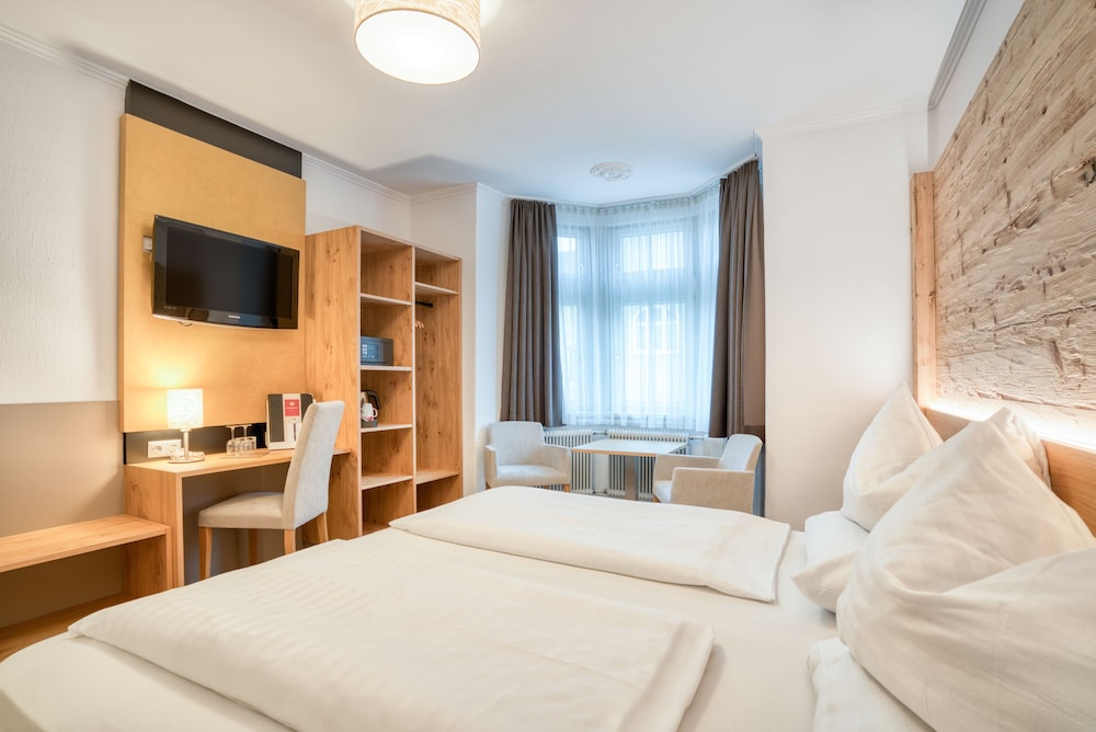 Double Room - Photo 8